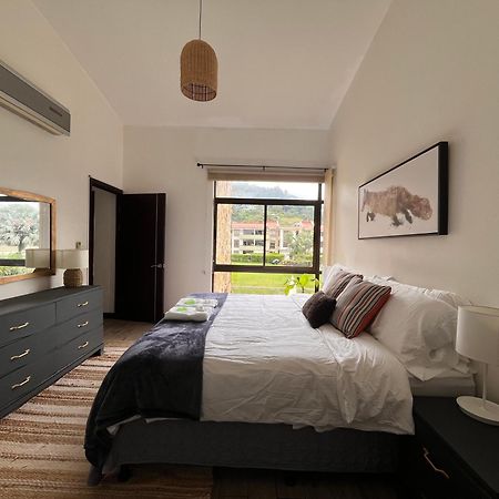 Cr Mariposa Rentals Lakeview Penthouse With Office Space, Pool, Gym, Tennis サンタ・アナ エクステリア 写真