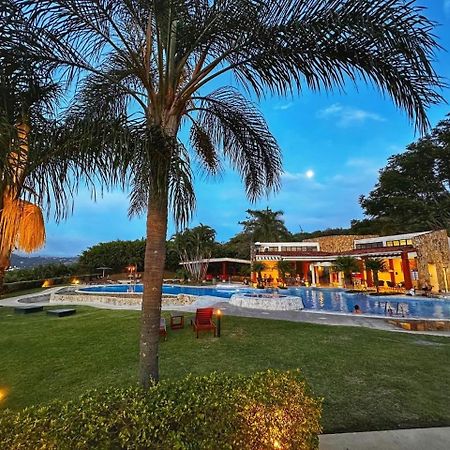 Cr Mariposa Rentals Lakeview Penthouse With Office Space, Pool, Gym, Tennis サンタ・アナ エクステリア 写真