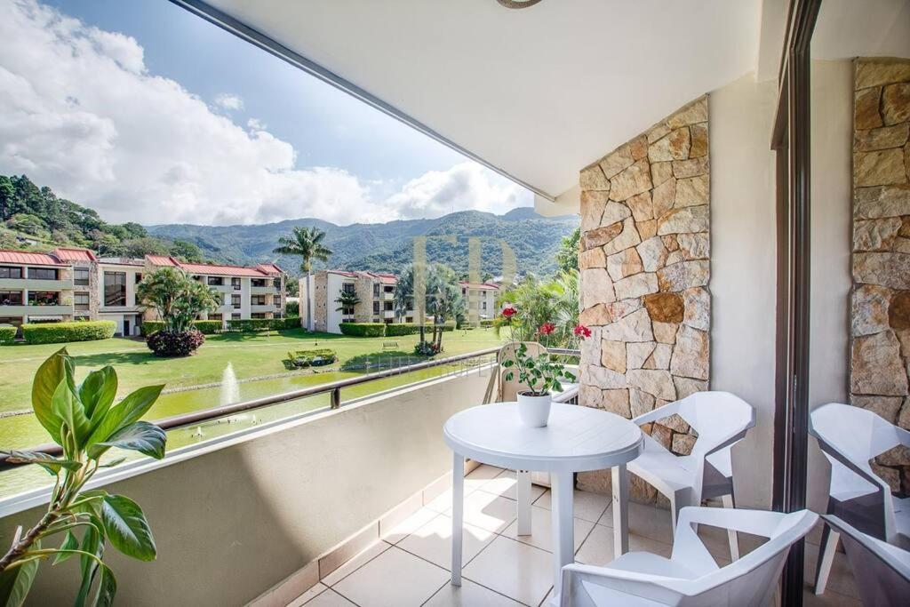 Cr Mariposa Rentals Lakeview Penthouse With Office Space, Pool, Gym, Tennis サンタ・アナ エクステリア 写真