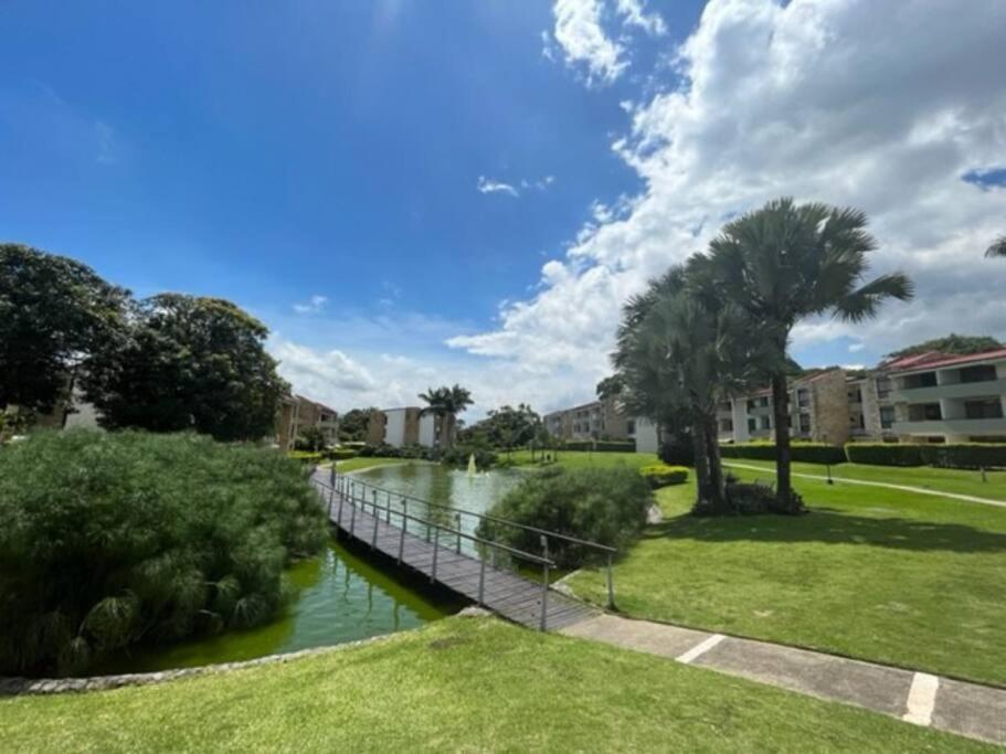 Cr Mariposa Rentals Lakeview Penthouse With Office Space, Pool, Gym, Tennis サンタ・アナ エクステリア 写真