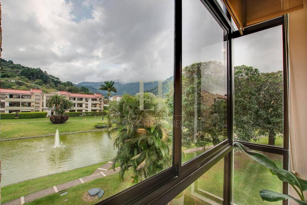 Cr Mariposa Rentals Lakeview Penthouse With Office Space, Pool, Gym, Tennis サンタ・アナ エクステリア 写真