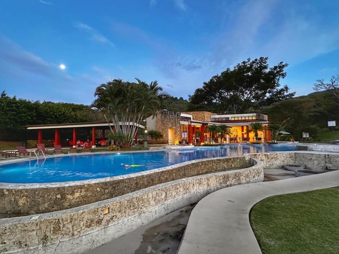 Cr Mariposa Rentals Lakeview Penthouse With Office Space, Pool, Gym, Tennis サンタ・アナ エクステリア 写真